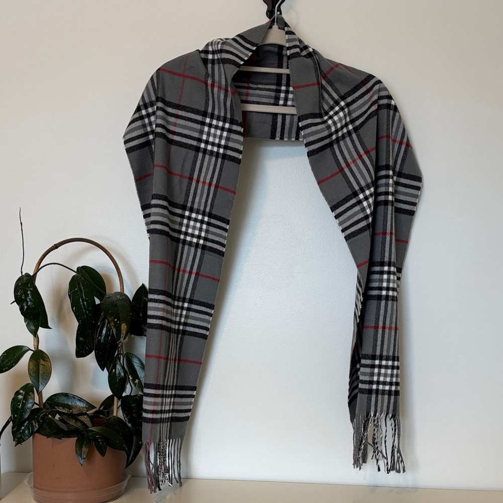 Seattle Silver 100% Cashmere Plaid Scarf Hand Tailored Made In Germany.